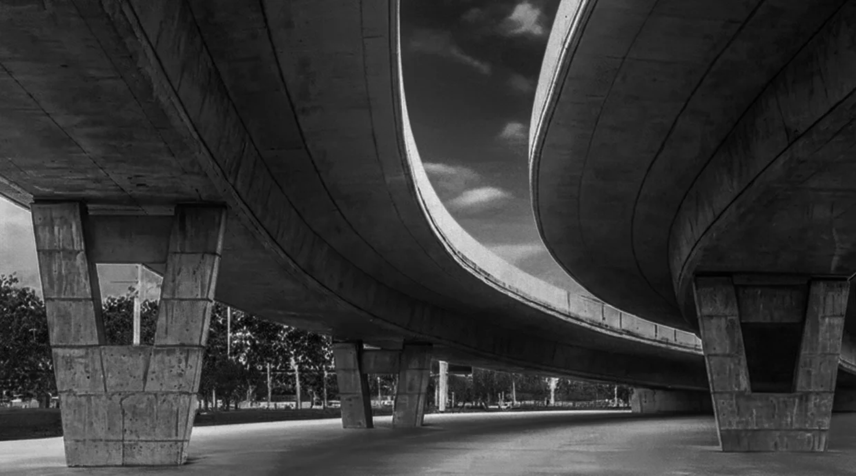 Viaduto de concreto projetado pela Projeth Estruturas.